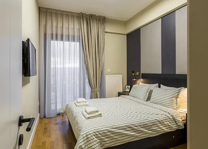 Апартаменти Urban Oasis Diamond 16th Floor , Center, Free Private Parking *